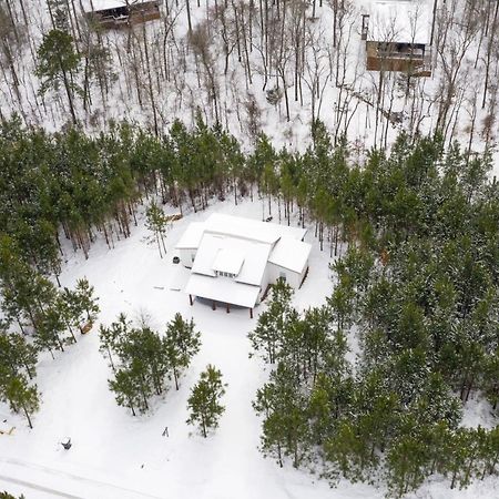 Вілла Bella Luna Cabin - Cozy Farmhouse Cabin, Private Deck, Swing Set, Fire Pit, Hot Tub Брокен-Боу Екстер'єр фото