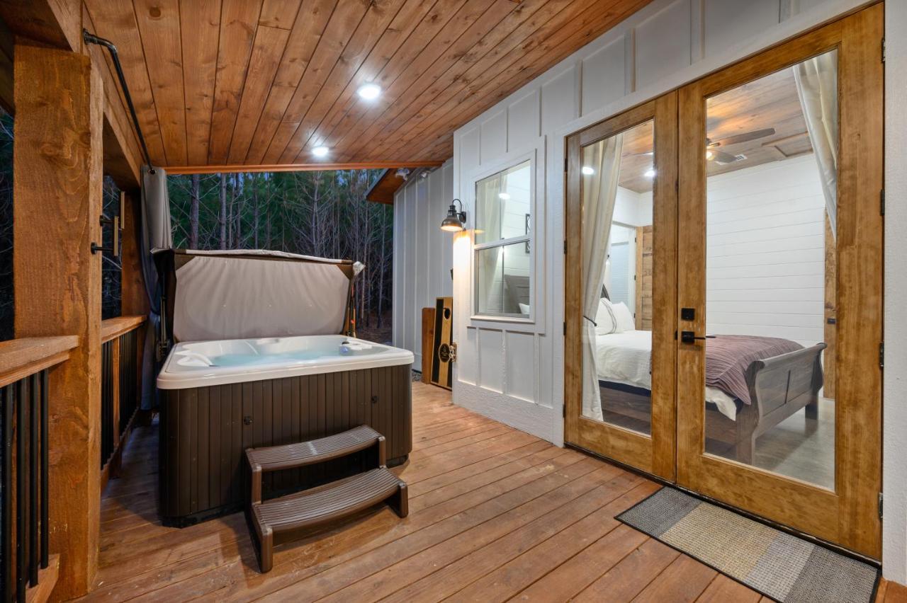 Вілла Bella Luna Cabin - Cozy Farmhouse Cabin, Private Deck, Swing Set, Fire Pit, Hot Tub Брокен-Боу Екстер'єр фото